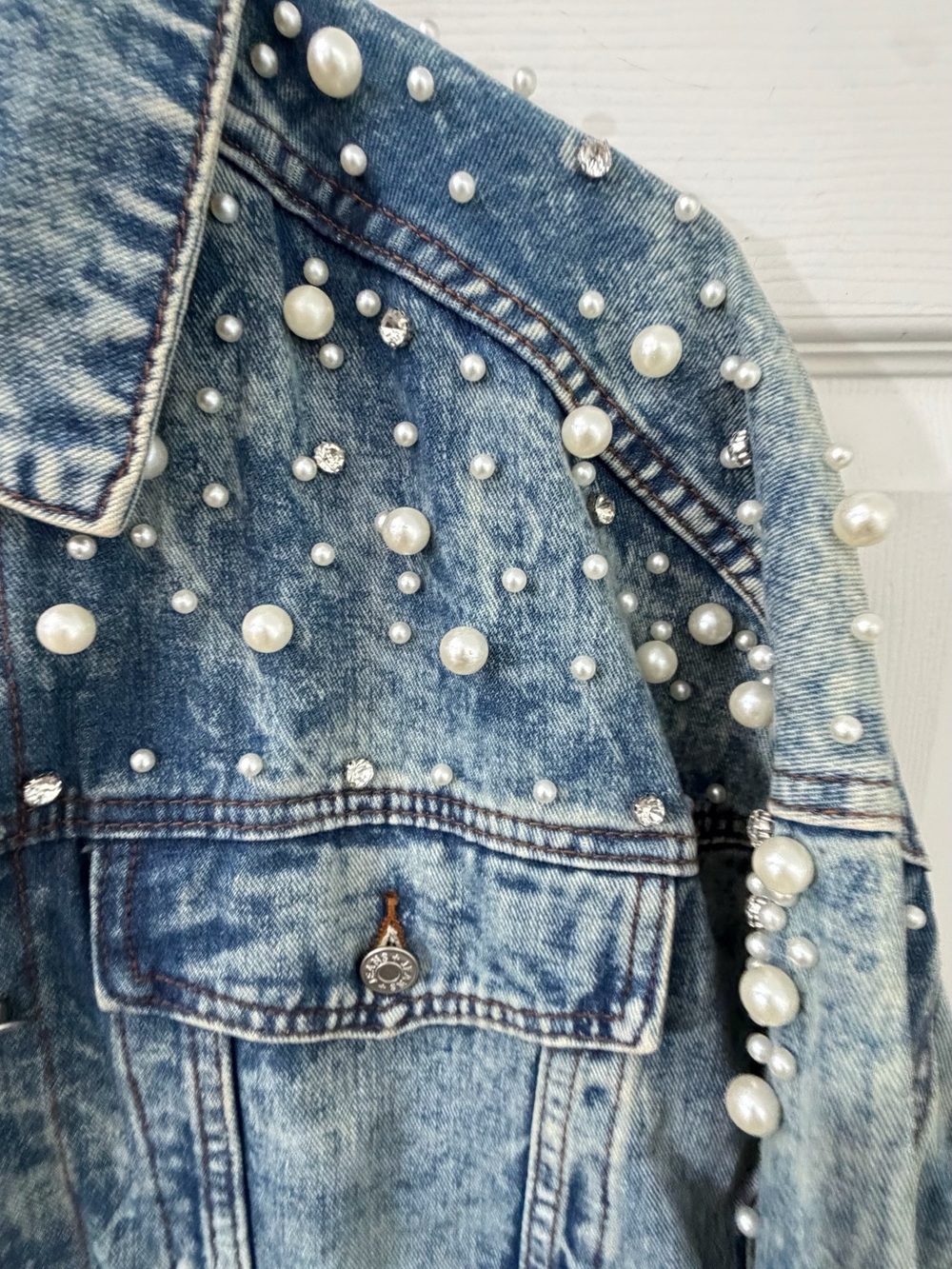 Veveret Pearl Rhinestone Embellished Acid Wash Denim Jacket Small Oversized Glam - Picture 11 of 11